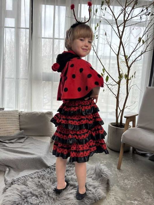 Бджілка,сорока,муха,метелик,киця,пташкаа