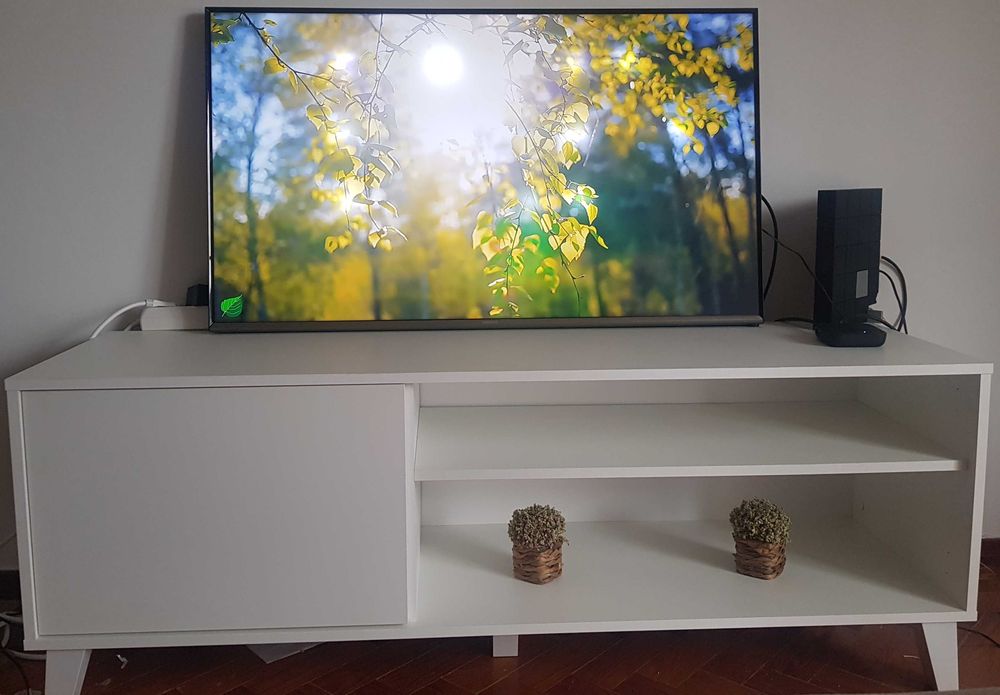 Aparador/móvel branco para TV
