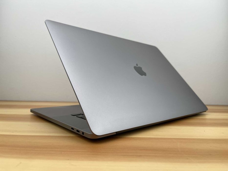 Apple MacBook Pro 16 / i7-9750H / 32GB / 512SSD / Bat 99-100% / Radeon 4GB / 3072x1921 / A2141 / Świetny stan! / Rok Gwarancji