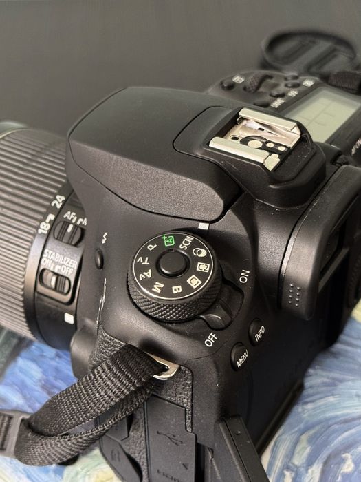 Canon EOS 90D com lente Canon EF\-S 18\-55mm IS STM\.