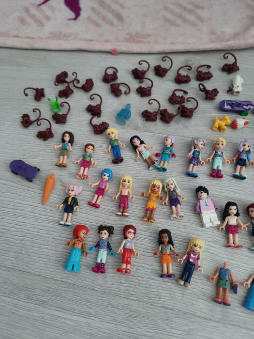 Zestaw figurek , laleczek, zwierzaków Lego Friends