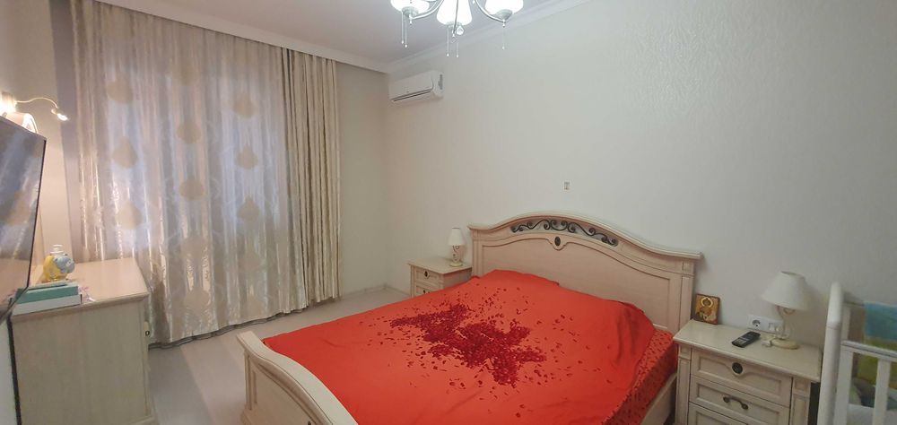 Центр Продам трехкомнатную квартиру    в новом кирпичном доме ЛД