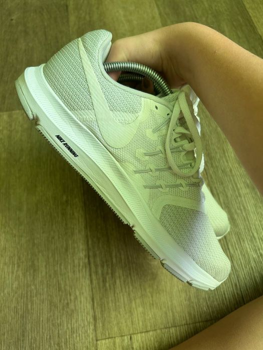 Кросівки    Nike