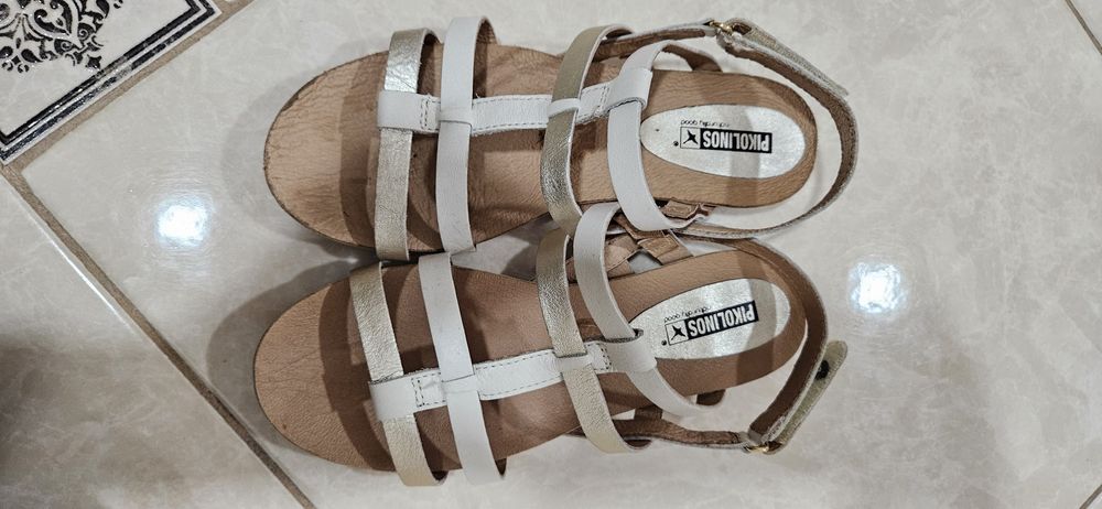 Фірмові дитячі шкіряні босоніжки