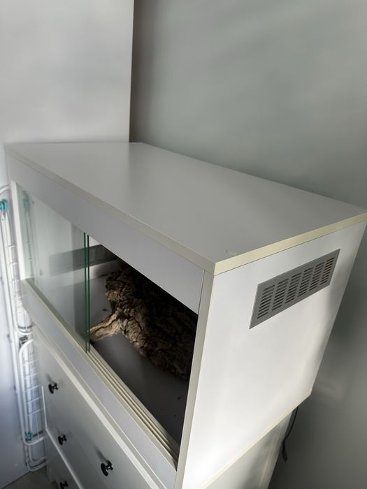 Terrarium z wentylacją z komoda