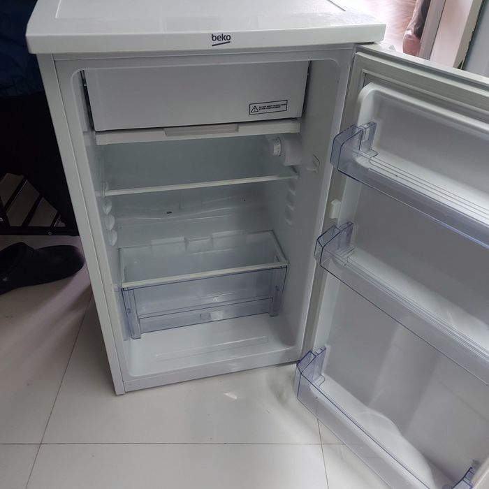 Міні-холодильник барний Beko S47090 85 см