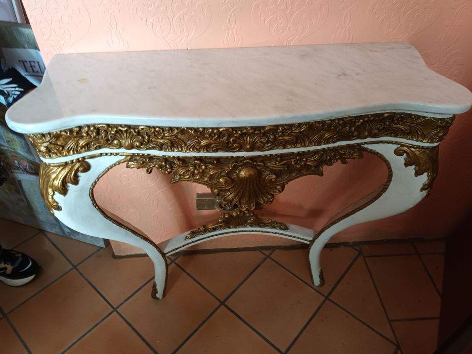 Mesa com Pedra Mármore branca muito antiga
