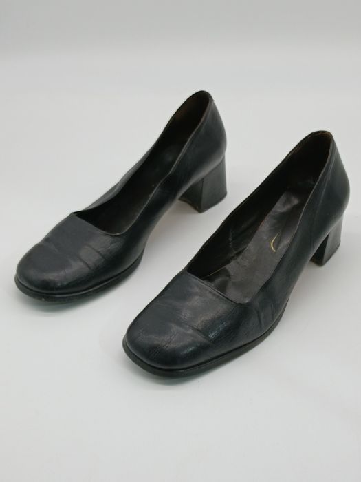 Sapatos de senhora pele preta 38