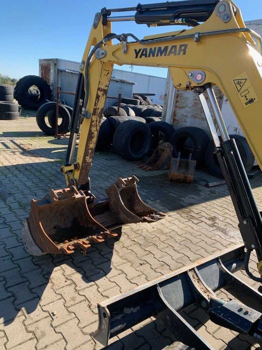 Minikoparka YANMAR SV22