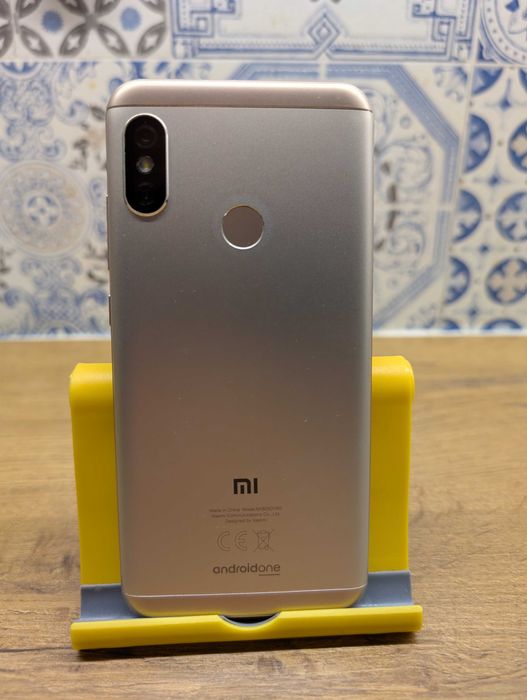 Xiaomi Mi A2 lite 4 / 64 GB + plecki