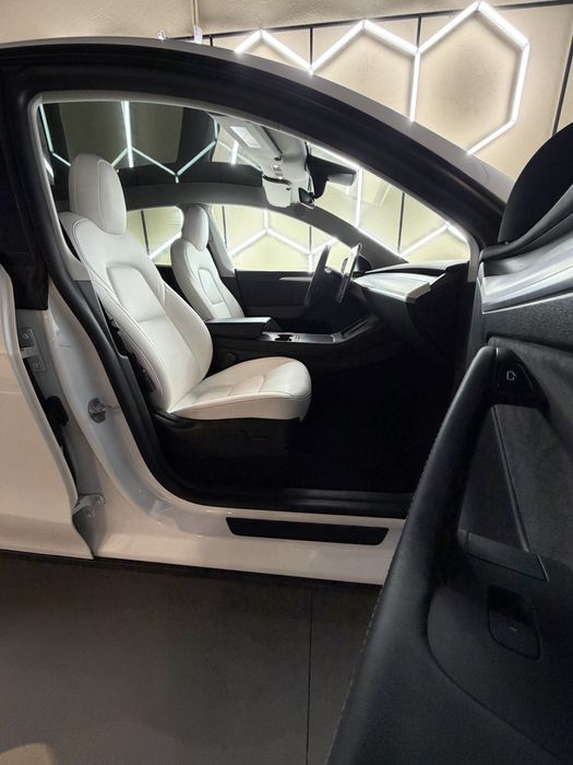 Tesla Model Y Long Range Dual motor