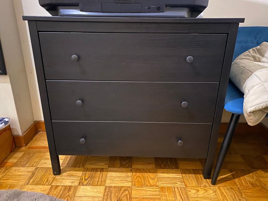 Cómoda preta  IKEA