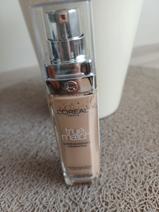 Podklad do twarzy loreal.
