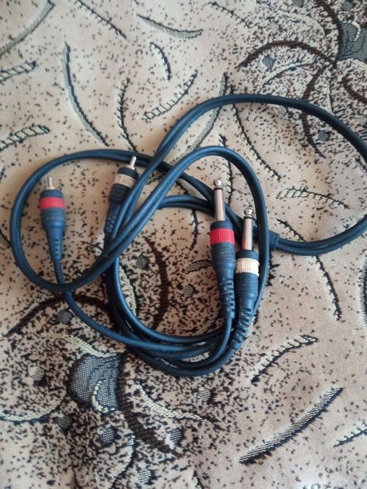 Продам  кабелі  різні. Та  блоки живлення.