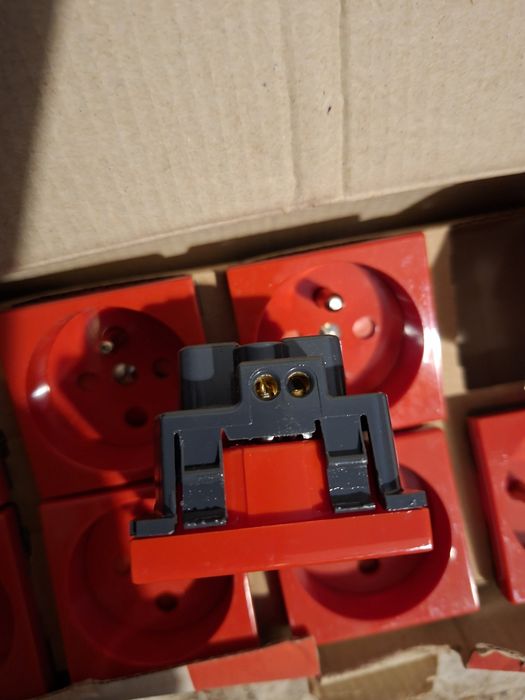 LEGRAND 77114 gniazdo elektryczne pojedyncze 16A DATA Mosaic l