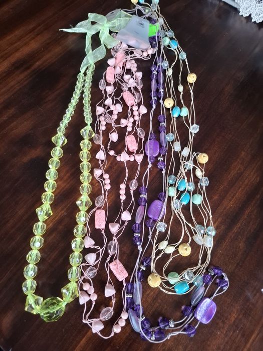 Długie korale , nazyjniki , 4 sztuki , nowe