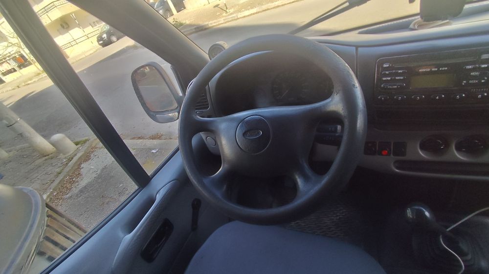 Ford transit longa em bom estado