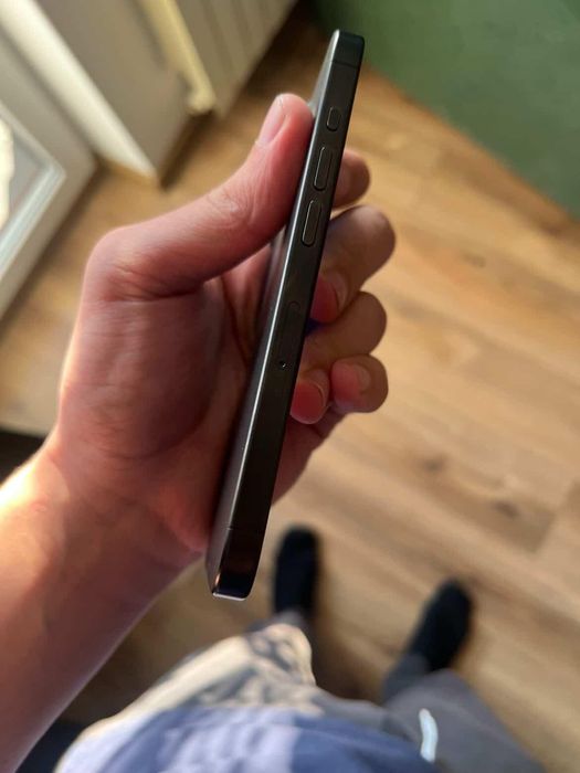 iPhone 15 pro jak nowy