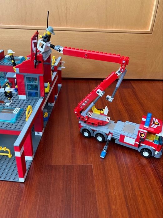 Lego 7945 Fire station