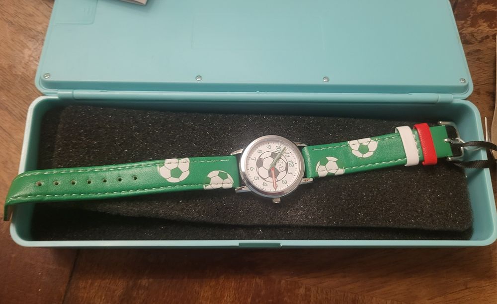 Zegarek JVD dla piłkarza wodoodporny.