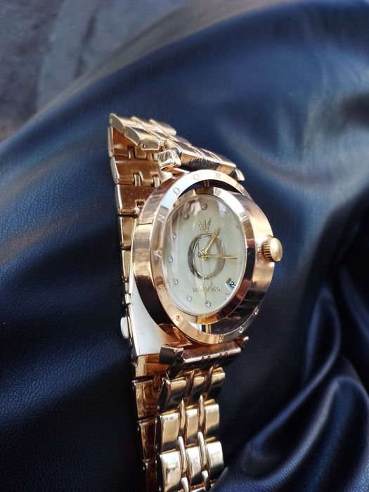 Часы Пандора новые крутятся вокруг оси