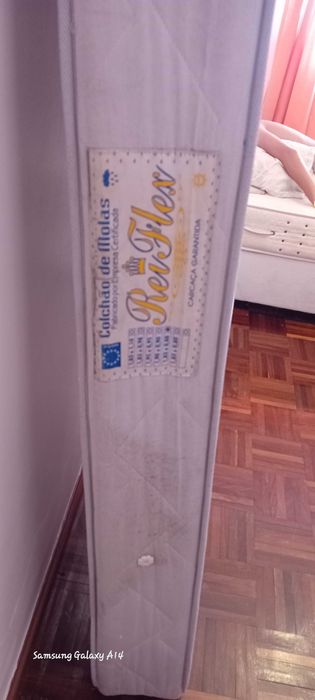 Cama e colchão solteiro