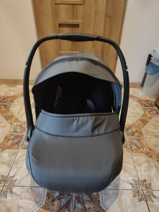 Sprzedam komplet wózek 2w1 + nosidełko