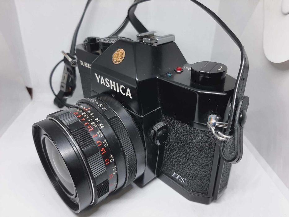 Aparat YASHICA -ELECTRO AX + Pentacon auto - 2.8/29