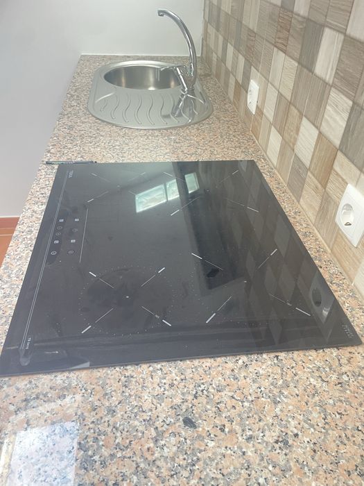 Placa, lava loiça e pedra