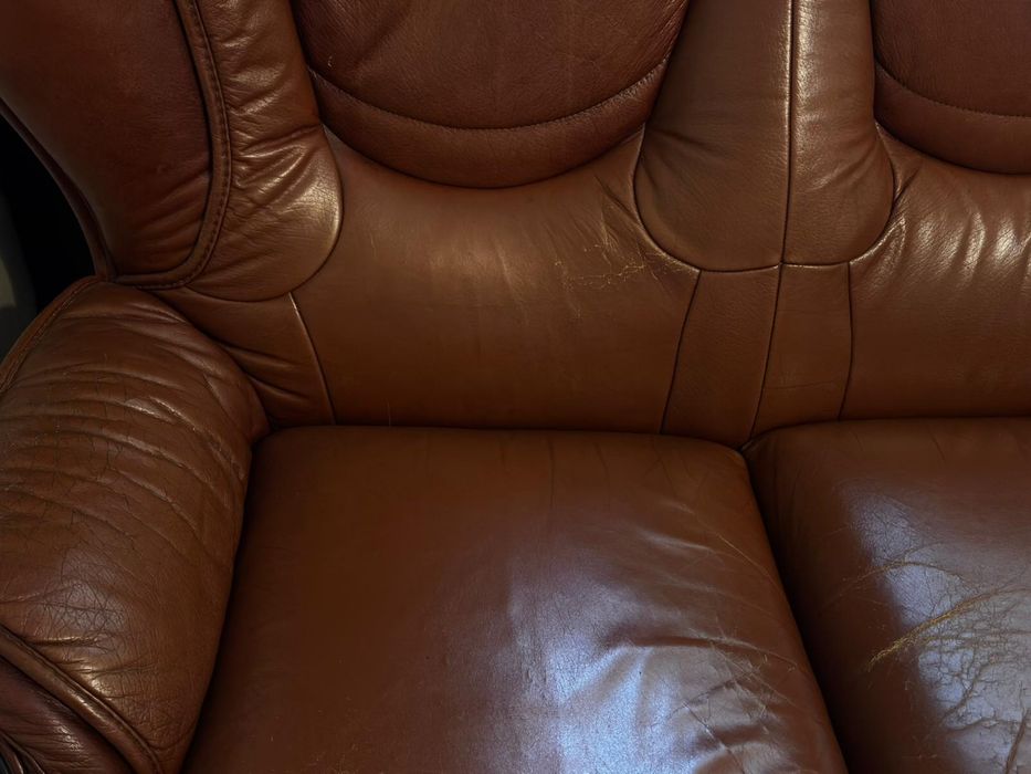 Conjunto Sofas pele