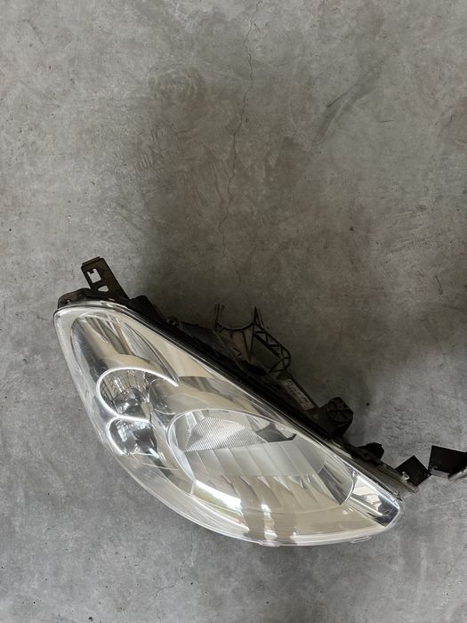 Lampa przednia lewa lub prawa Peugeot Partner 08-14r