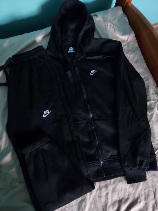 Dresy męskie i damskie z wyszwanym logo. Od S do XXL