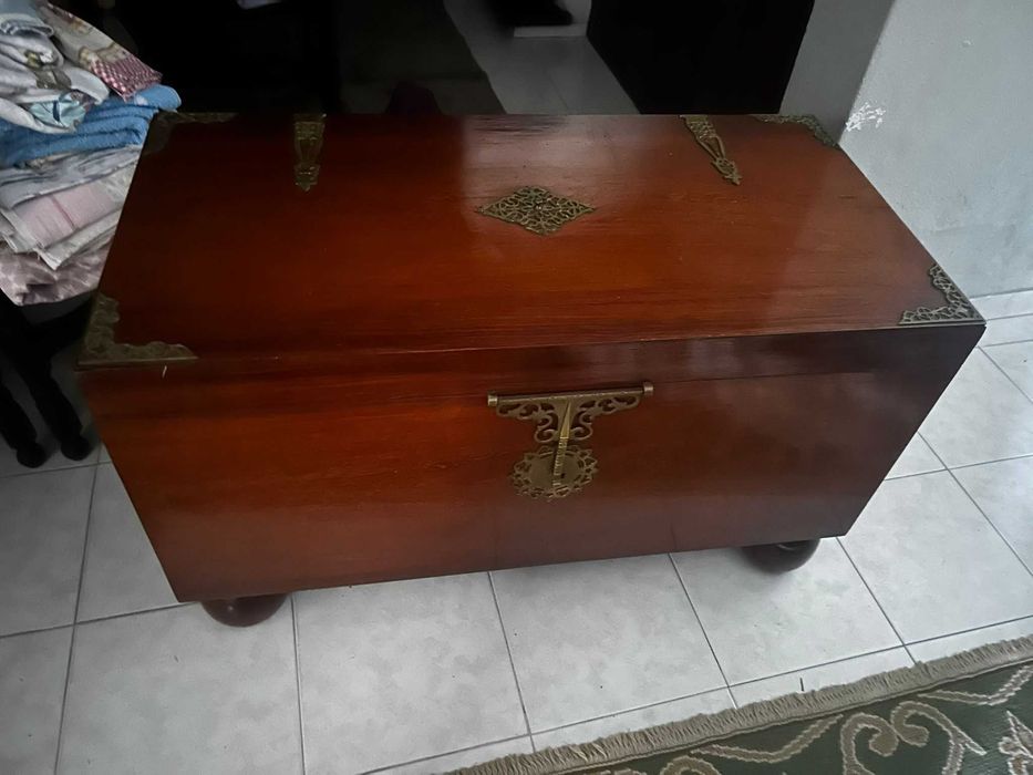 arca de madeira maciça