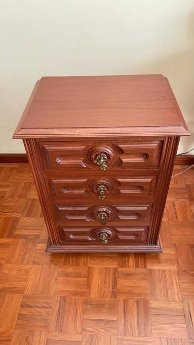 Mobília de Quarto completa em Mogno