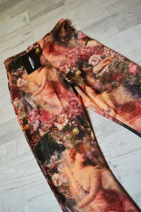 Spodnie dzwony malarski print Obraz malarstwo PrettyLittleThing S