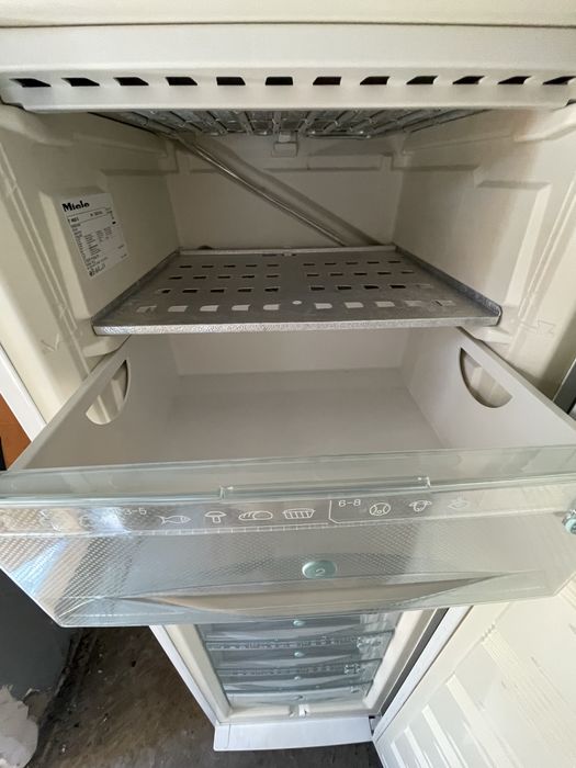 Холодильник морозильная камера Miele капельные