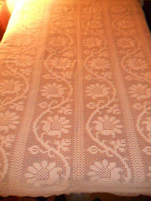 colcha de renda antiga feita a mao