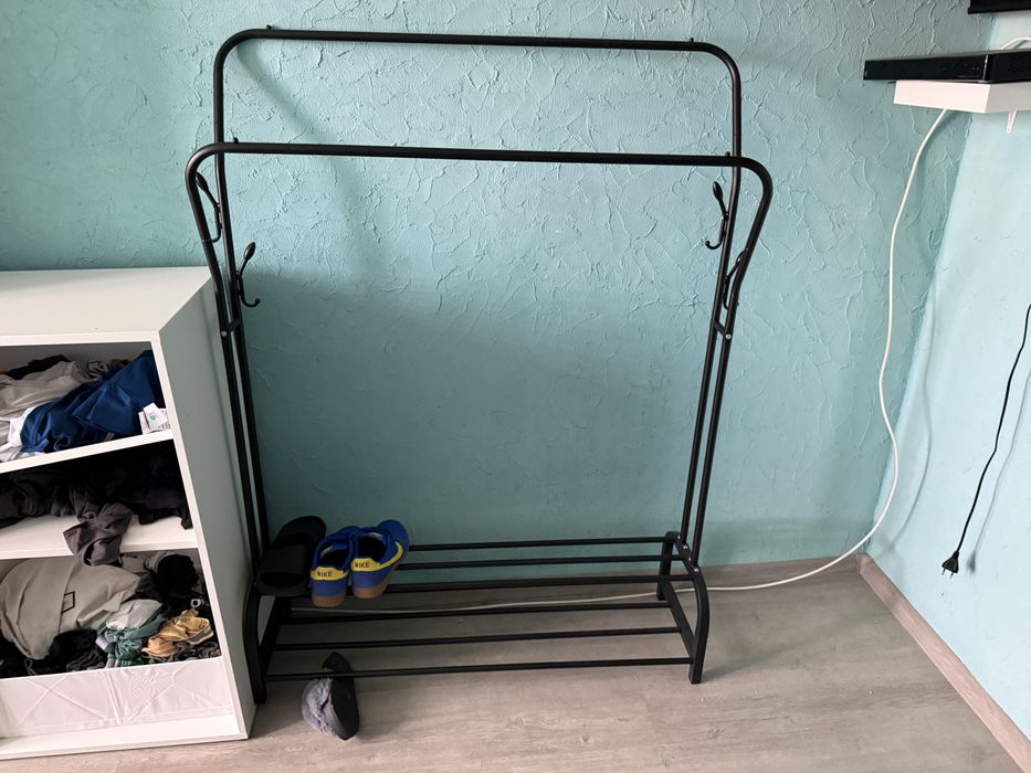 Stelaż metalowy na ubrania