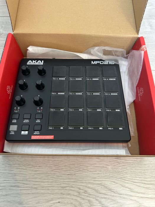 AKAI MPD 218 Controler