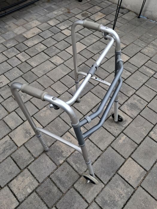 Chodzik , balkonik .