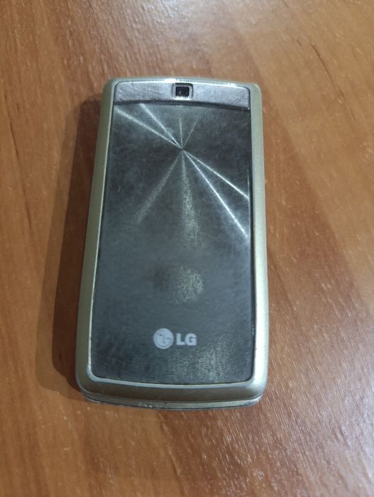 LG KF300 під ремонт