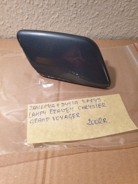 zaślepka +dysza spryskiwacza lampy prawej chrysler grand voyager 2002r