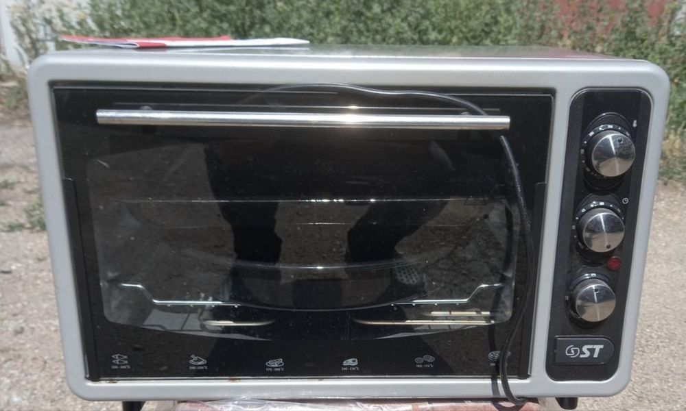 Піч електрична в гарному стані!