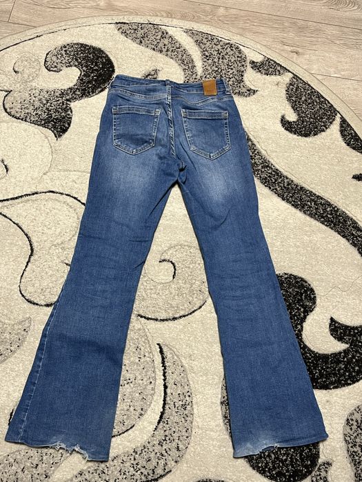 flared jeans, baggy jeans