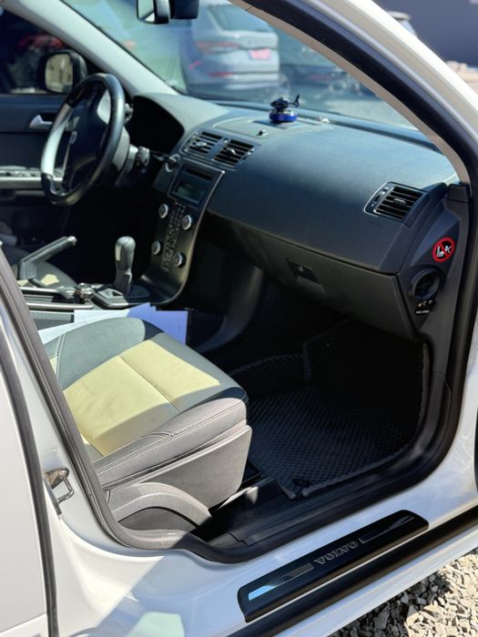 Продам  Volvo v 50 1.6 дизель 2011 р.  R-дизайн в максильній комплектації