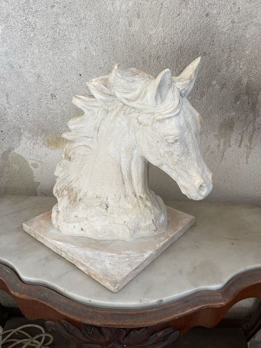 Escultura Decorativa – Cabeça de Cavalo em Gesso