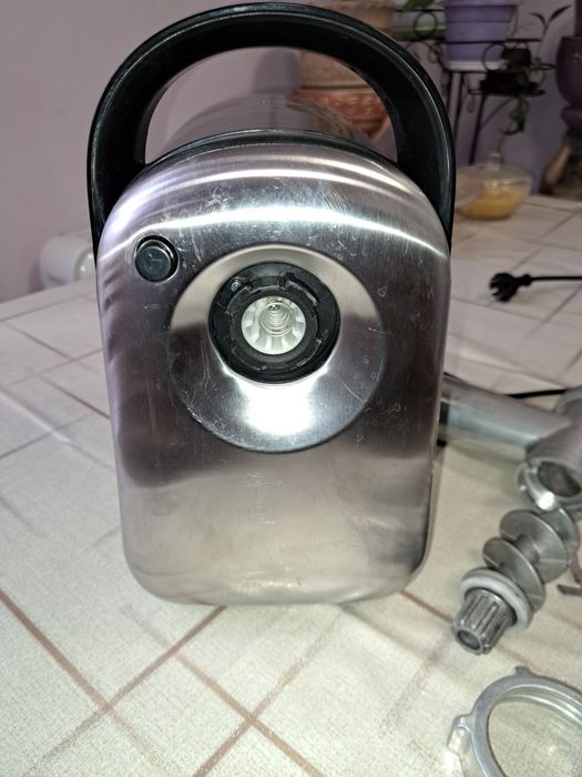 Мясорубка Gorenje MG1800BK 1800 Ватт, полный комплект+насадка для томатов
