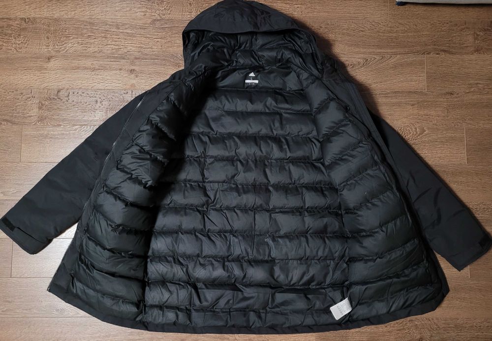 Продам парку Adidas Performance.