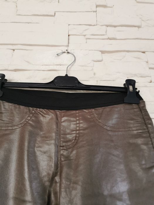 Leginsy damskie z eko skórki