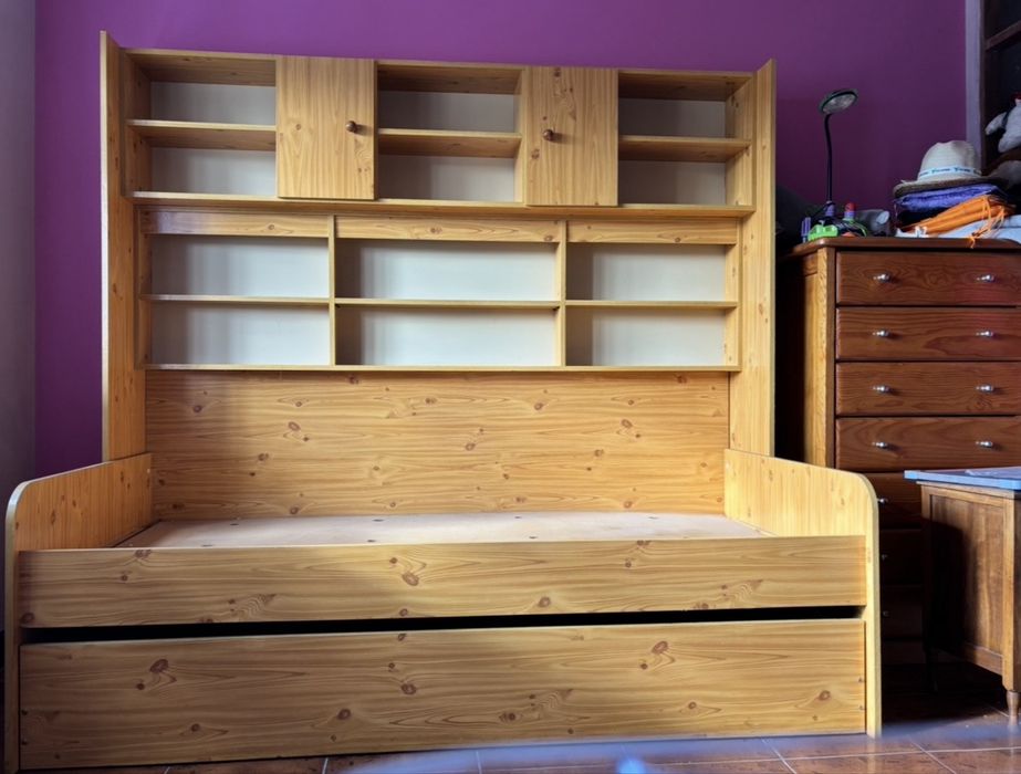 Cama tipo Beliche em Madeira com Arrumação